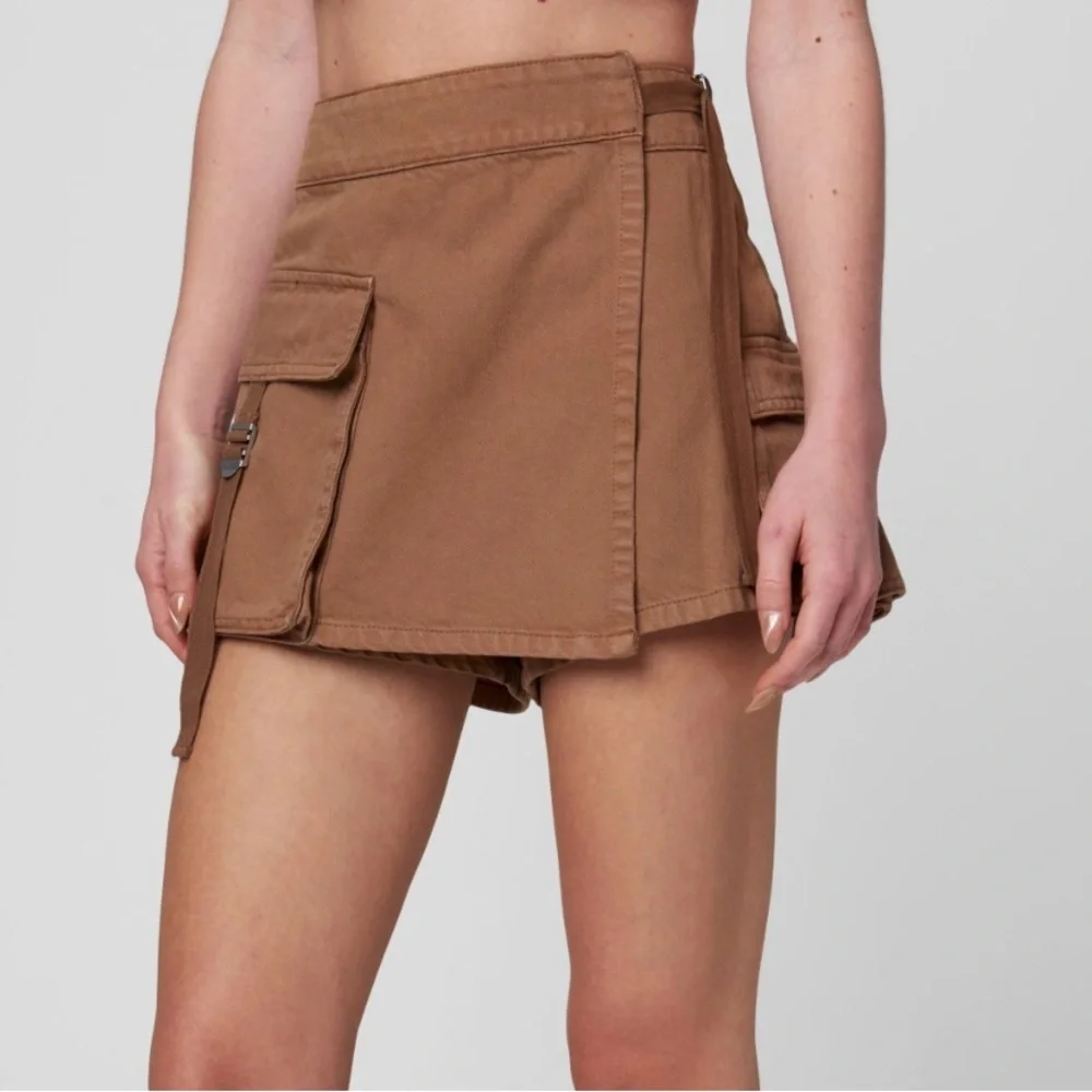 Blank NYC high waist denim cargo skort, size 26
